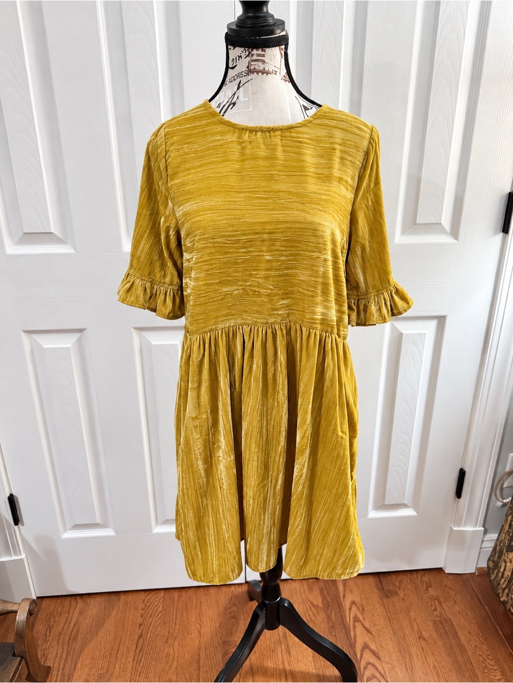 Melloday Women’s XS Crinkle Velvet Ruffle Sleeve Mini Dress Mustard Gold